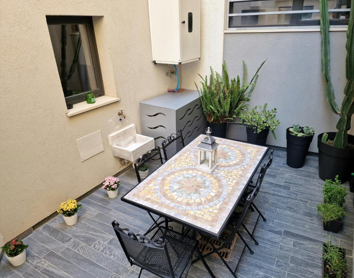 The White Domus Apartment ตาออร์มินา ภายนอก รูปภาพ