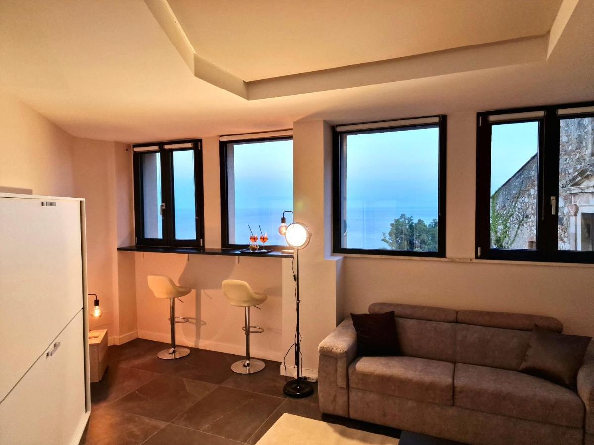 The White Domus Apartment ตาออร์มินา ภายนอก รูปภาพ