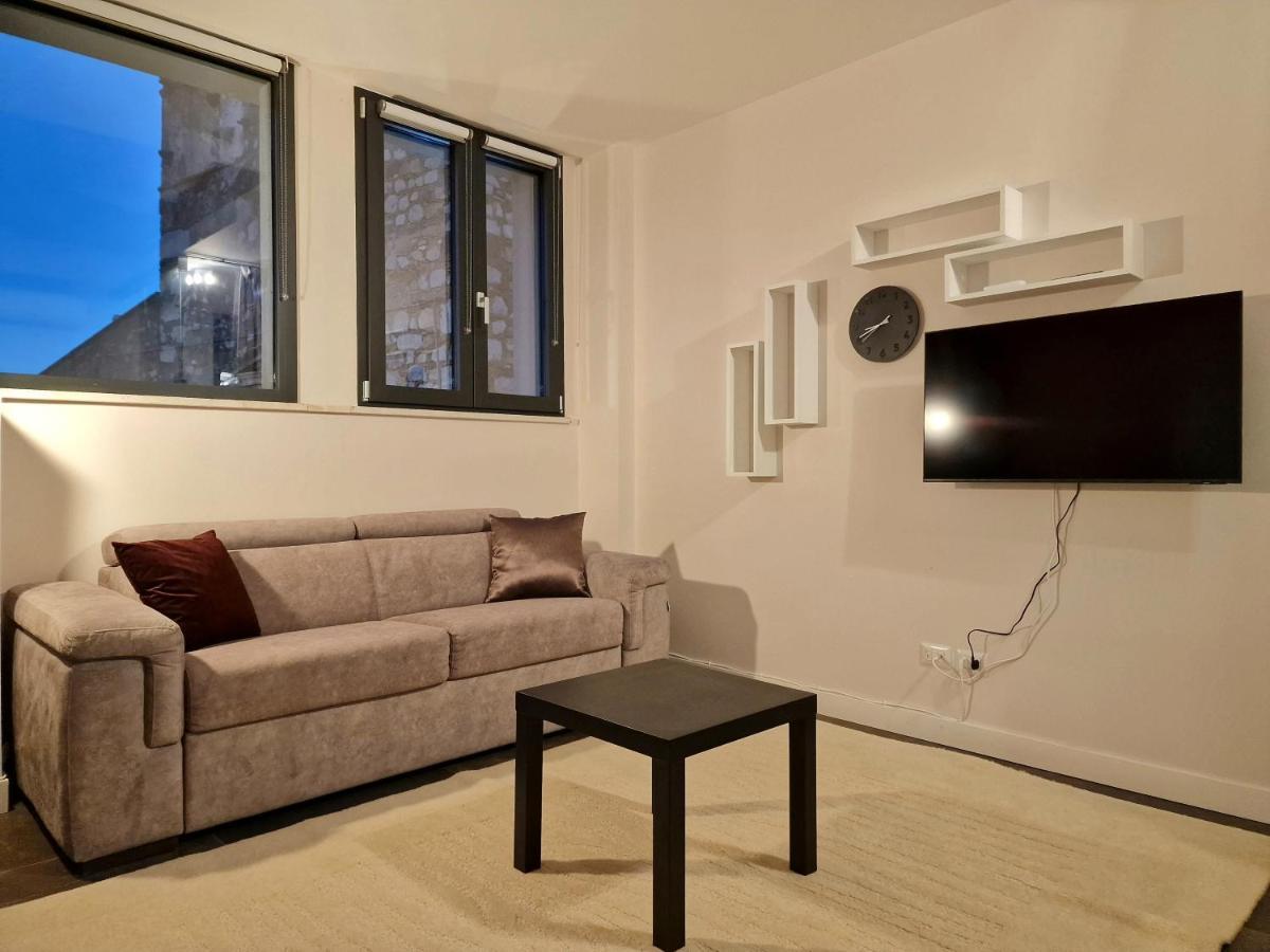 The White Domus Apartment ตาออร์มินา ภายนอก รูปภาพ