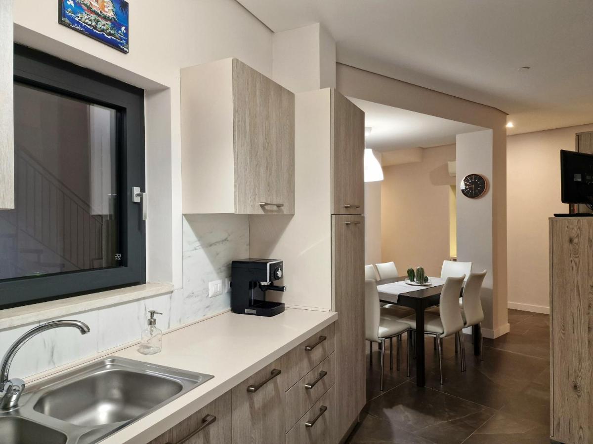 The White Domus Apartment ตาออร์มินา ภายนอก รูปภาพ